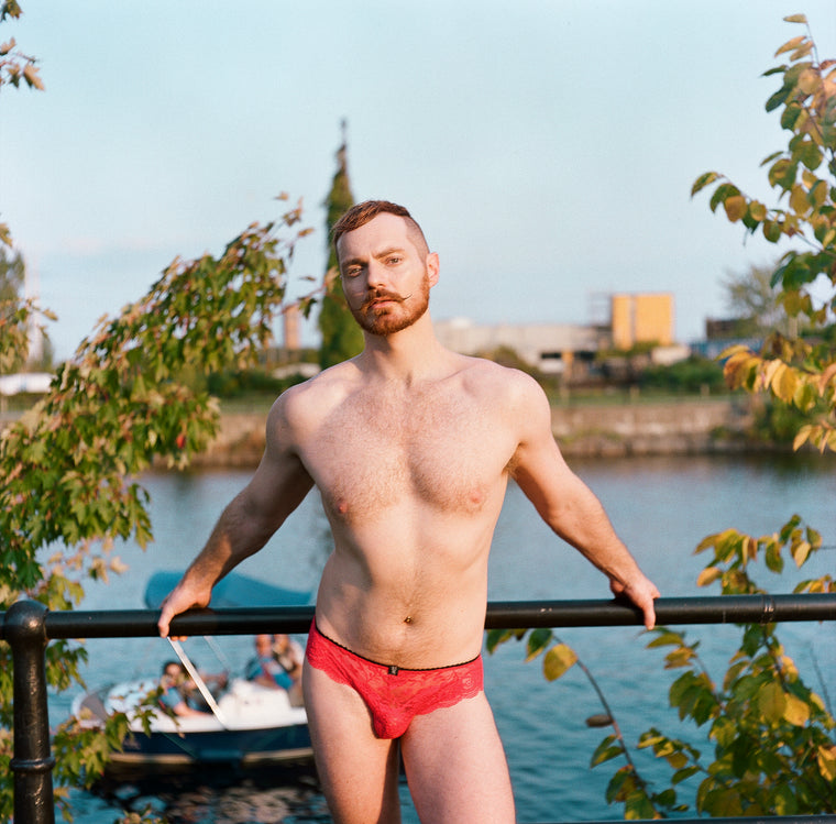 Model: Tristan Ginger, Photo: Les Huard - red panties, people watching?